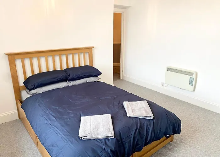 Torquay, 2 Bedrooms, Sleep 6, Free Parking, Torbay