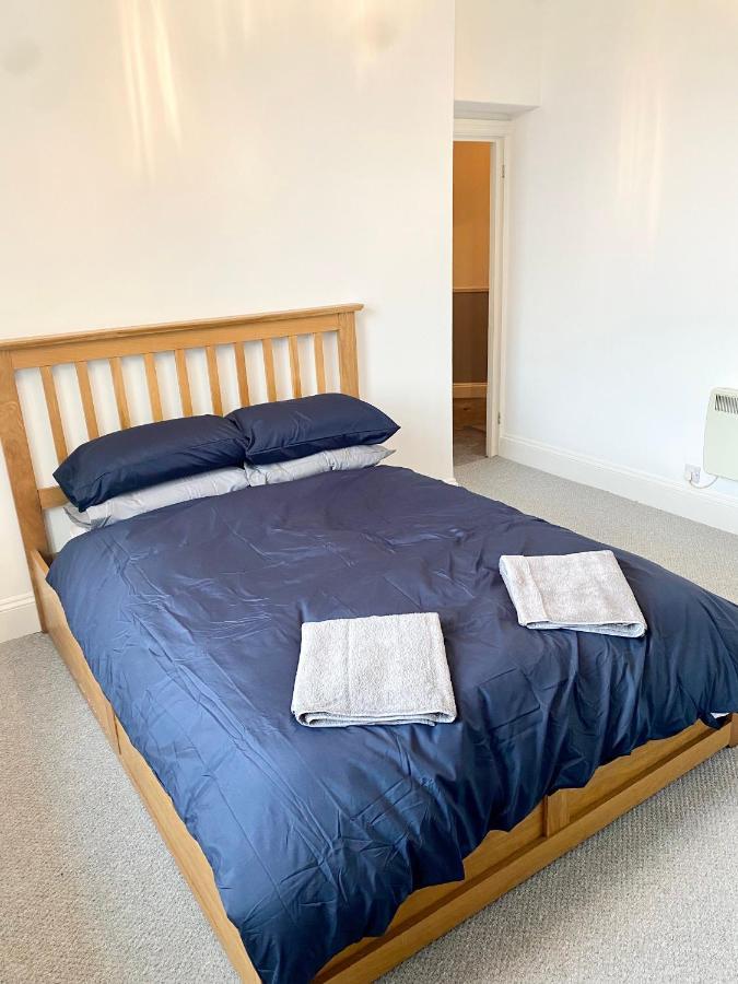 Apartment Torquay, 2 Bedrooms, Sleep 6, Free Parking, Torbay *